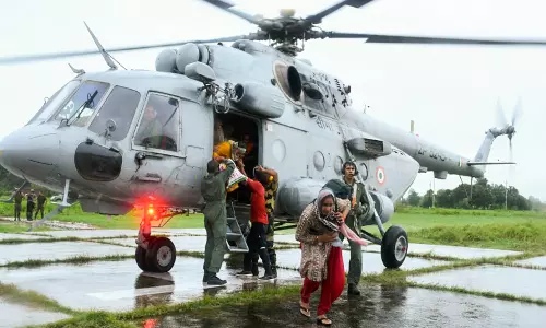 Rajouri में फिर शुरू हुई हेलीकॉप्टर सेवाएं, कनेक्टिविटी और आपात प्रतिक्रिया को मिलेगा बल Rajouri में फिर शुरू हुई हेलीकॉप्टर सेवाएं, कनेक्टिविटी और आपात प्रतिक्रिया को मिलेगा बल