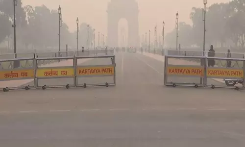 दिल्ली की हवा ‘गंभीर’ श्रेणी में, कई इलाकों में AQI 400 के पार दिल्ली की हवा ‘गंभीर’ श्रेणी में, कई इलाकों में AQI 400 के पार