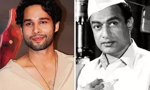 सिद्धांत चतुवेर्दी ने वी शांताराम Biopic के निर्माताओं को प्रभावित किया सिद्धांत चतुवेर्दी ने वी शांताराम Biopic के निर्माताओं को प्रभावित किया