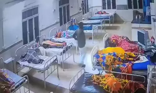 Alluri जिले के अराकू वैली अस्पताल में मरीजों के मोबाइल फोन चोरी Alluri जिले के अराकू वैली अस्पताल में मरीजों के मोबाइल फोन चोरी