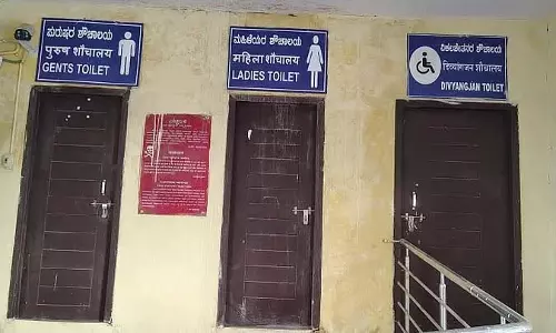 Annigeri रेलवे स्टेशन: शौचालय उपयोग के लिए खुला नही
