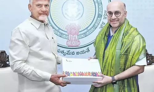 CM Chandrababu : भारत फोर्ज जहाज निर्माण और इलेक्ट्रॉनिक्स क्षेत्रों में रुचि रखता है CM Chandrababu : भारत फोर्ज जहाज निर्माण और इलेक्ट्रॉनिक्स क्षेत्रों में रुचि रखता है