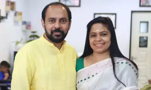 Kerala के वैवाहिक आनंद के प्रभावक जोड़े में वैवाहिक लड़ाई Kerala के वैवाहिक आनंद के प्रभावक जोड़े में वैवाहिक लड़ाई