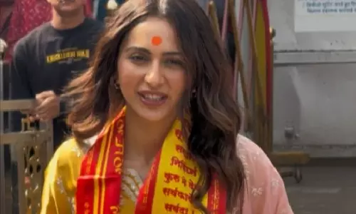 De De Pyaar De 2 से पहले रकुल प्रीत सिंह ने ली आशीर्वाद की दुआ De De Pyaar De 2 से पहले रकुल प्रीत सिंह ने ली आशीर्वाद की दुआ