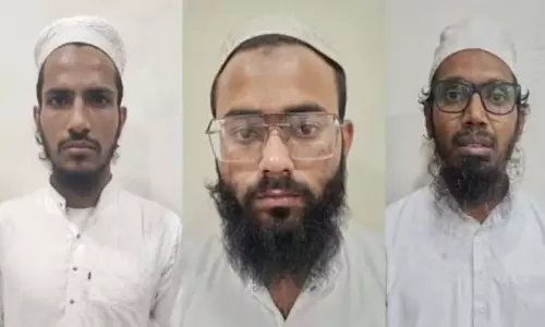 गुजरात ATS ने डॉ. सैयद के हैदराबाद स्थित घर पर छापेमारी की, रसायन जब्त किया गुजरात ATS ने डॉ. सैयद के हैदराबाद स्थित घर पर छापेमारी की, रसायन जब्त किया
