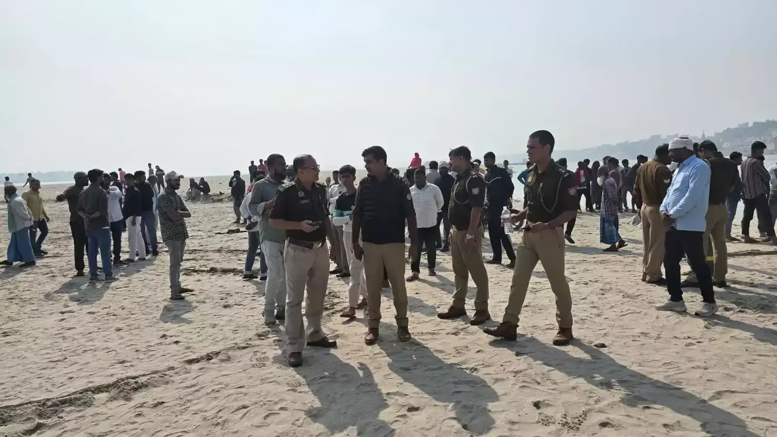 Varanasi: एनडीआरएफ की टीम ने दोनों शव बरामद किए