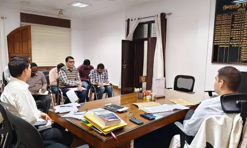 Kaushambi: जल-जीवन मिशन के कार्यों की डीएम ने की समीक्षा Kaushambi: जल-जीवन मिशन के कार्यों की डीएम ने की समीक्षा