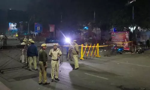 Delhi पुलिस ने यात्रियों से कड़ी सुरक्षा के बीच स्टेशनों और हवाईअड्डों पर जल्दी पहुंचने का आग्रह किया Delhi पुलिस ने यात्रियों से कड़ी सुरक्षा के बीच स्टेशनों और हवाईअड्डों पर जल्दी पहुंचने का आग्रह किया