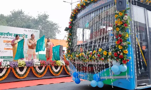 Delhi CM ने डीटीसी की सोनीपत बस सेवा को हरी झंडी देकर बढ़ाया कनेक्टिविटी Delhi CM ने डीटीसी की सोनीपत बस सेवा को हरी झंडी देकर बढ़ाया कनेक्टिविटी