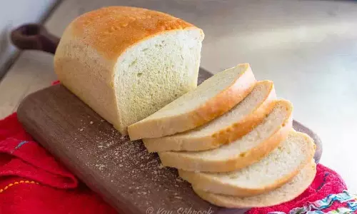 क्या आप अक्सर white bread खाते हैं? लेकिन क्या आप जानते हैं कि यह कितनी सेहत के लिए हानिकारक है? क्या आप अक्सर white bread खाते हैं? लेकिन क्या आप जानते हैं कि यह कितनी सेहत के लिए हानिकारक है?
