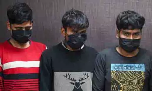 20 लाख की चोरी का खुलासा, नोएडा पुलिस ने तीन और लोगों को पकड़ा 20 लाख की चोरी का खुलासा, नोएडा पुलिस ने तीन और लोगों को पकड़ा