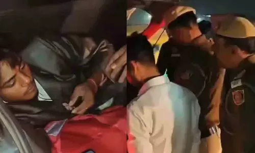 Delhi Police ने सुरक्षा जांच के दौरान कार की डिक्की में सो रहे व्यक्ति को पकड़ा Delhi Police ने सुरक्षा जांच के दौरान कार की डिक्की में सो रहे व्यक्ति को पकड़ा