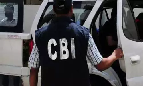 डाकघर में सीबीआई ने पोस्टल इंस्पेक्टर और असिस्टेंट को घूस लेते रंगेहाथ गिरफ्तार किया