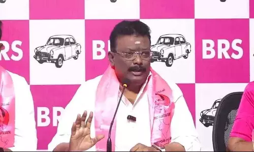 BRS MLC दासोजू श्रवण ने सीएम रेवंत रेड्डी पर निशाना साधा BRS MLC दासोजू श्रवण ने सीएम रेवंत रेड्डी पर निशाना साधा