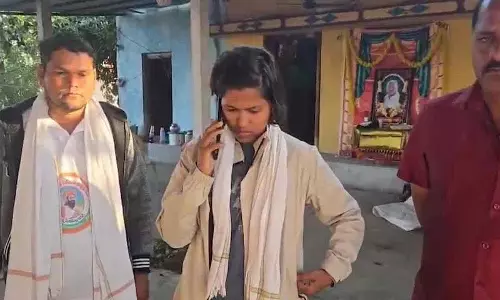 एवरेस्ट गिरिपुत्रिका मालावत पूर्णा के साथ KTR का परामर्श एवरेस्ट गिरिपुत्रिका मालावत पूर्णा के साथ KTR का परामर्श