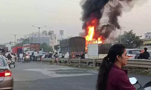 BIG BREAKING: हाईवे पर मौत का तांडव, कंटेनर और बस की टक्कर से 8 की मौत