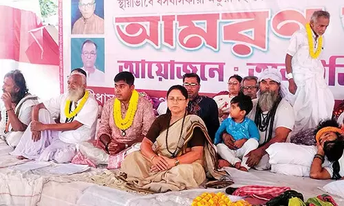 Mamata Banerjee पूर्व घोषित आमरण अनशन में शामिल Mamata Banerjee पूर्व घोषित आमरण अनशन में शामिल