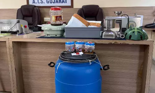 ATS की बड़ी कार्रवाई: बायो-वॉरफेयर लेवल का रसायन ‘राइसिन’ बरामद ATS की बड़ी कार्रवाई: बायो-वॉरफेयर लेवल का रसायन ‘राइसिन’ बरामद