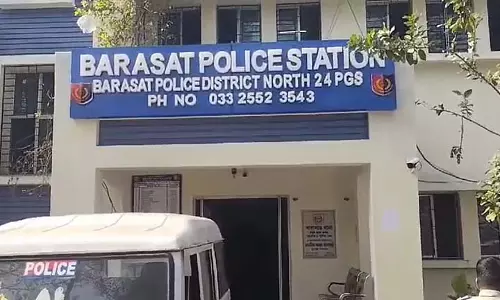 सर्जरी के दौरान नाबालिग से छेड़छाड़ के आरोप में Barasat का डॉक्टर गिरफ्तार सर्जरी के दौरान नाबालिग से छेड़छाड़ के आरोप में Barasat का डॉक्टर गिरफ्तार
