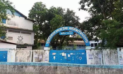 Headmistress को कान पकड़कर खड़े होने पर मजबूर किया गया: सहकर्मियों को पता नहीं