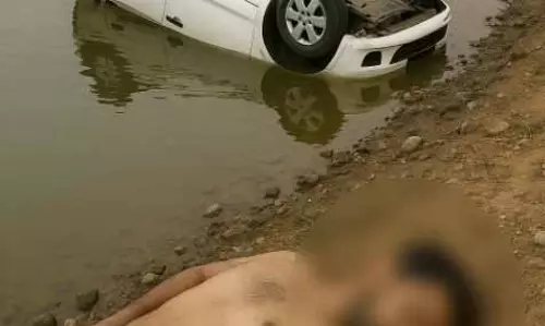 दिवाली गिफ्ट की खुशी अधूरी रही, नदी में गिरी कार से डॉक्टर की दर्दनाक मौत दिवाली गिफ्ट की खुशी अधूरी रही, नदी में गिरी कार से डॉक्टर की दर्दनाक मौत
