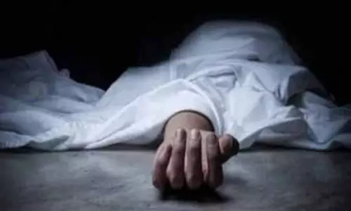 मारपीट में घायल युवक की मौत, परिवार ने हाईवे पर शव को रखकर किया प्रदर्शन