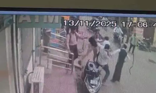 केनरा बैंक कैशियर पर दो भाइयों ने किया हमला