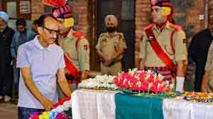 ANANTNAG सकीना ने शहीद हिमायूं मुज्जमिल मेमोरियल के प्लेटिनम जुबली समारोह को संबोधित किया ANANTNAG सकीना ने शहीद हिमायूं मुज्जमिल मेमोरियल के प्लेटिनम जुबली समारोह को संबोधित किया