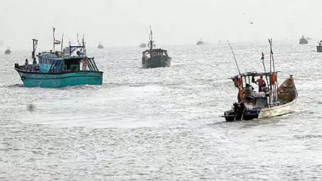 Tamil Nadu : थूथुकुडी के मछुआरों के समुद्र में जाने पर प्रतिबंध Tamil Nadu : थूथुकुडी के मछुआरों के समुद्र में जाने पर प्रतिबंध