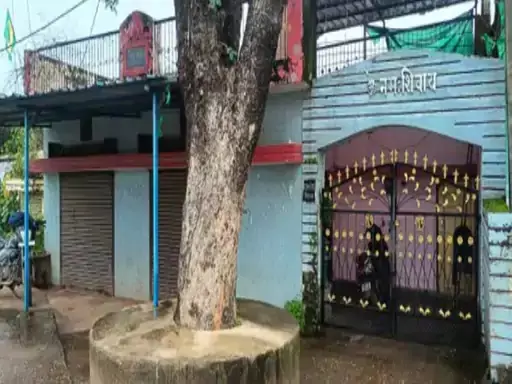 गांजा तस्कर ने घर वाली और बाहर वाली के नाम पर रखा था डेढ़ करोड़ की संपत्ति, फ्रीज की कार्रवाई गांजा तस्कर ने घर वाली और बाहर वाली के नाम पर रखा था डेढ़ करोड़ की संपत्ति, फ्रीज की कार्रवाई