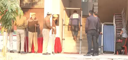 उपचुनाव: जम्मू-कश्मीर के नगरोटा और बडगाम में मतगणना जारी, नेशनल कॉन्फ्रेंस और भाजपा के बीच कड़ी टक्कर उपचुनाव: जम्मू-कश्मीर के नगरोटा और बडगाम में मतगणना जारी, नेशनल कॉन्फ्रेंस और भाजपा के बीच कड़ी टक्कर
