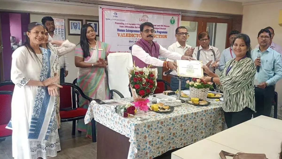 Raigad जिला कलेक्टर ने पनवेल प्रशिक्षण कार्यक्रम में महिलाओं से उद्यमिता अपनाने का आग्रह किया Raigad जिला कलेक्टर ने पनवेल प्रशिक्षण कार्यक्रम में महिलाओं से उद्यमिता अपनाने का आग्रह किया
