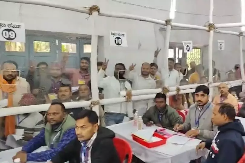 बिहार चुनाव: रुझानों में एनडीए की मजबूत बढ़त बरकरार बिहार चुनाव: रुझानों में एनडीए की मजबूत बढ़त बरकरार