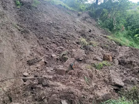 इंडोनेशिया के सेंट्रल जावा में भूस्खलन की घटना, 2 की मौत और 21 लापता इंडोनेशिया के सेंट्रल जावा में भूस्खलन की घटना, 2 की मौत और 21 लापता