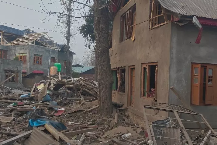 Delhi blast: सुरक्षा बलों ने कश्मीर में उमर का घर ध्वस्त किया Delhi blast: सुरक्षा बलों ने कश्मीर में उमर का घर ध्वस्त किया