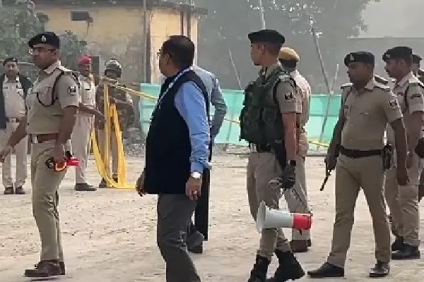 Bihar election results: कड़ी सुरक्षा के बीच मतगणना शुरू Bihar election results: कड़ी सुरक्षा के बीच मतगणना शुरू