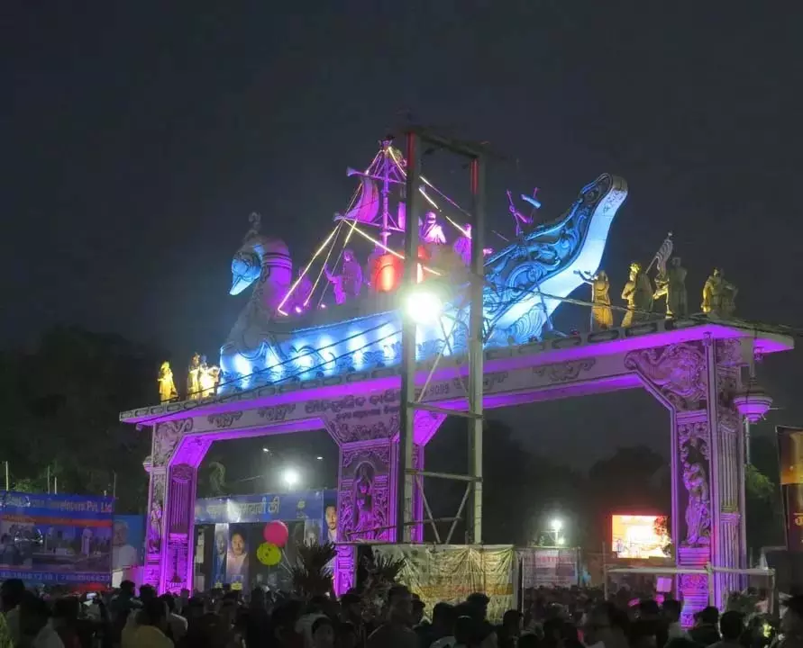 Odisha : कटक बाली यात्रा में भगदड़ जैसी स्थिति, 5 घायल Odisha : कटक बाली यात्रा में भगदड़ जैसी स्थिति, 5 घायल