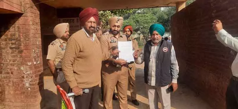 Amritsar अजनाला में सार्वजनिक निकायों ने पुलिस के ‘अन्याय’ का विरोध किया Amritsar अजनाला में सार्वजनिक निकायों ने पुलिस के ‘अन्याय’ का विरोध किया