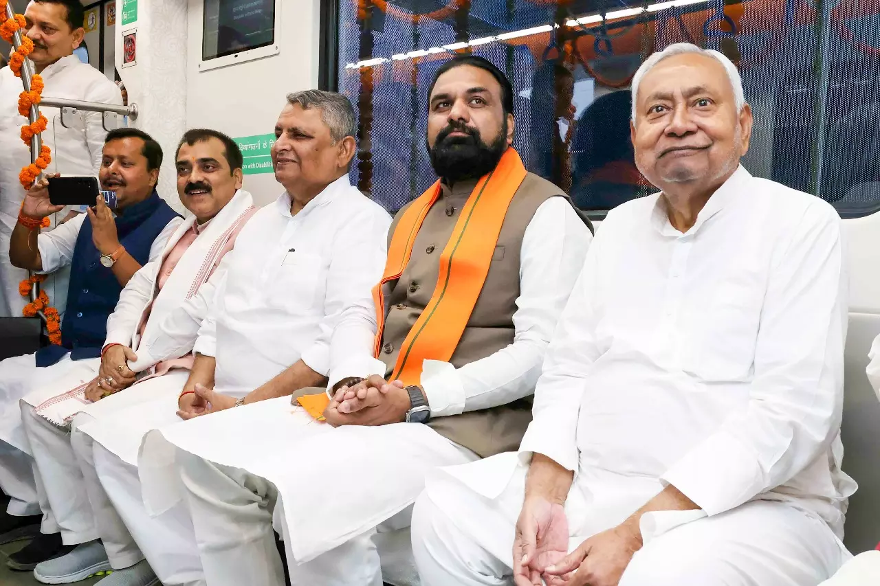 Bihar poll results: शुरुआती रुझानों में एनडीए ने 122 का जादुई आंकड़ा पार किया Bihar poll results: शुरुआती रुझानों में एनडीए ने 122 का जादुई आंकड़ा पार किया