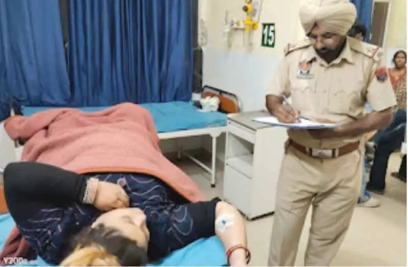 Kapurthala में विधायक आवास के पास महिला पर फायरिंग Kapurthala में विधायक आवास के पास महिला पर फायरिंग