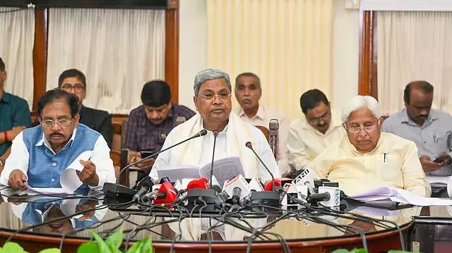 कचरा सफाई कर्मचारियों के लिए 613 करोड़ रुपये; कैबिनेट बैठक के मुख्य निर्णय इस प्रकार हैं कचरा सफाई कर्मचारियों के लिए 613 करोड़ रुपये; कैबिनेट बैठक के मुख्य निर्णय इस प्रकार हैं