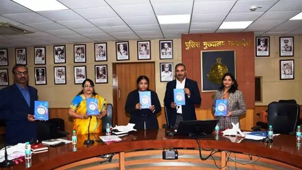Bhopal: राज्य स्तरीय अंगुल चिन्ह कार्यशाला में मैनुअल 2025 का लॉन्च Bhopal: राज्य स्तरीय अंगुल चिन्ह कार्यशाला में मैनुअल 2025 का लॉन्च