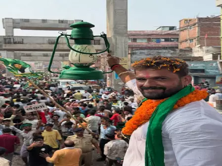 एनडीए की छोटी कुमारी और राजद के खेसारी लाल यादव के बीच टक्कर, छपरा सीट पर कड़ा मुकाबला एनडीए की छोटी कुमारी और राजद के खेसारी लाल यादव के बीच टक्कर, छपरा सीट पर कड़ा मुकाबला