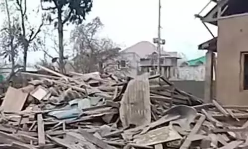 आतंकी डॉक्टर उमर के घर को IED बम से किया गया ध्वस्त आतंकी डॉक्टर उमर के घर को IED बम से किया गया ध्वस्त