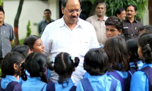 बच्चों की मुस्कान में ही राष्ट्र का उज्जवल भविष्य बसता है : MP बृजमोहन अग्रवाल बच्चों की मुस्कान में ही राष्ट्र का उज्जवल भविष्य बसता है : MP बृजमोहन अग्रवाल