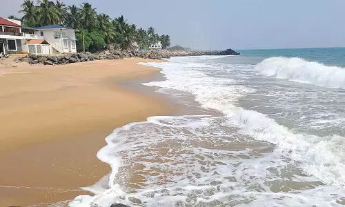 Chinna कलापेट क्षेत्र में समुद्री कटाव: मछुआरे अपनी नावों को रोकने के लिए संघर्ष कर रहे हैं Chinna कलापेट क्षेत्र में समुद्री कटाव: मछुआरे अपनी नावों को रोकने के लिए संघर्ष कर रहे हैं