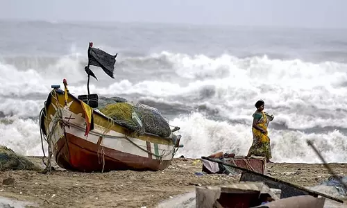 Tamil Nadu : इस वर्ष श्रीलंकाई नौसेना ने 328 भारतीय मछुआरों को पकड़ा Tamil Nadu : इस वर्ष श्रीलंकाई नौसेना ने 328 भारतीय मछुआरों को पकड़ा