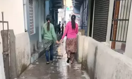 Chinyalisaur: वार्ड 3 की सड़कों पर नाले का पानी, पैदल चलना मुश्किल Chinyalisaur: वार्ड 3 की सड़कों पर नाले का पानी, पैदल चलना मुश्किल