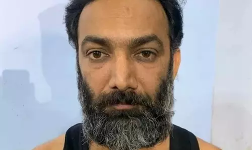 करोड़ों की संपत्ति खड़ी करने का जरिया नहीं बता रहा वीरेंद्र तोमर, पुलिस को सुना रहा मनगढ़ंत कहानियां