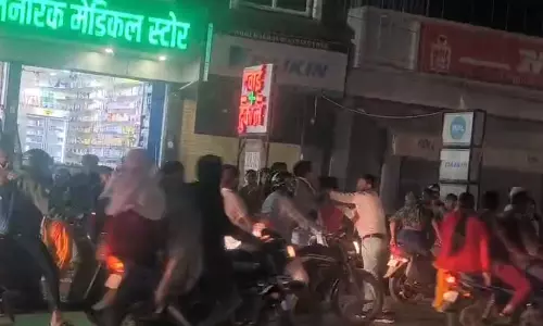 पुलिसकर्मी के शराबी भाई ने मचाया उत्पात, कार से राहगीरों को कुचलने की कोशिश की